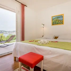 https://apartment-on-the-beach-trogir.splithotels.org